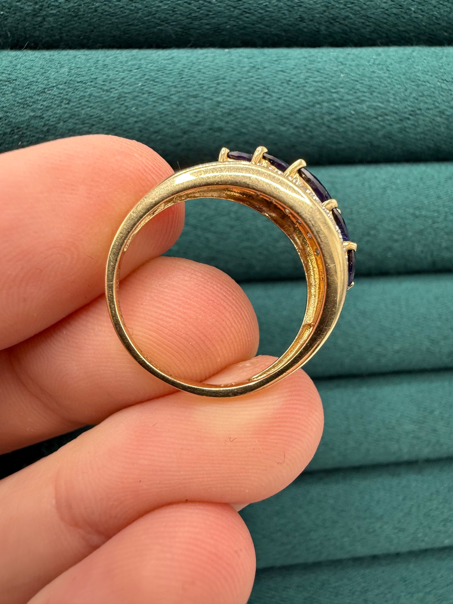 9ct gold sapphire and diamond ring