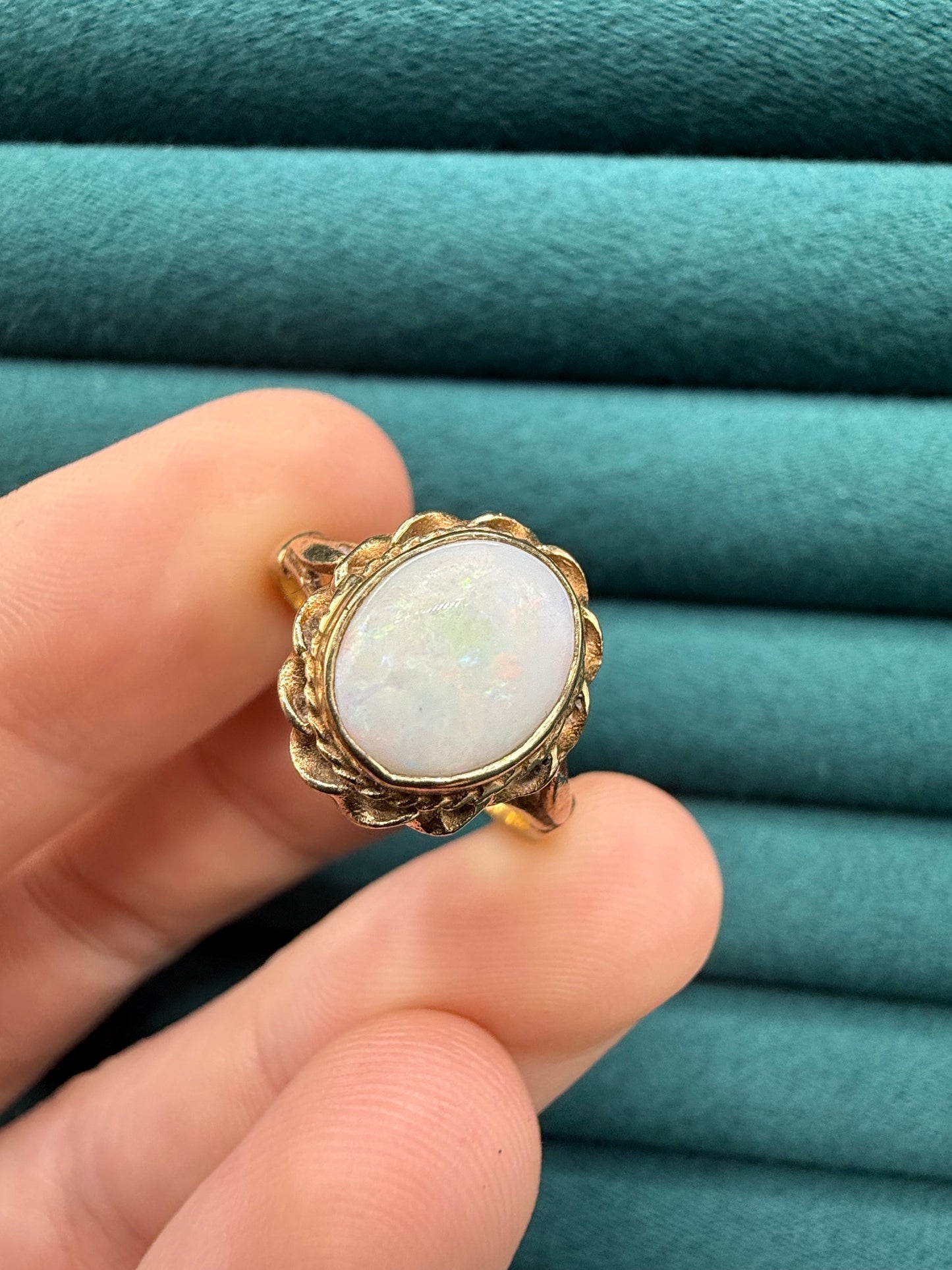 9ct gold opal ring
