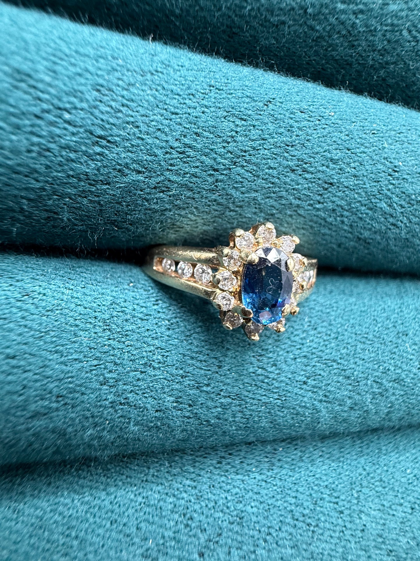10ct gold sapphire and diamond ring