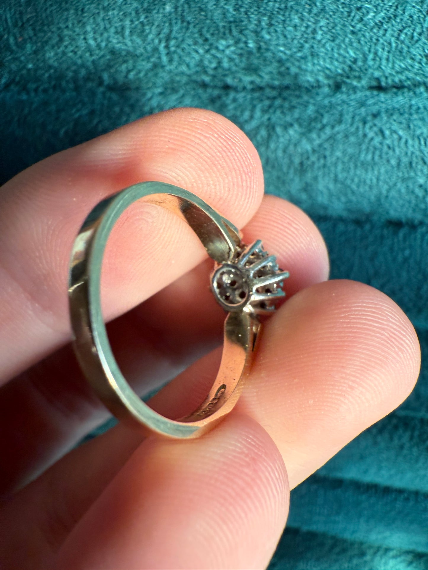 9ct gold diamond cluster ring