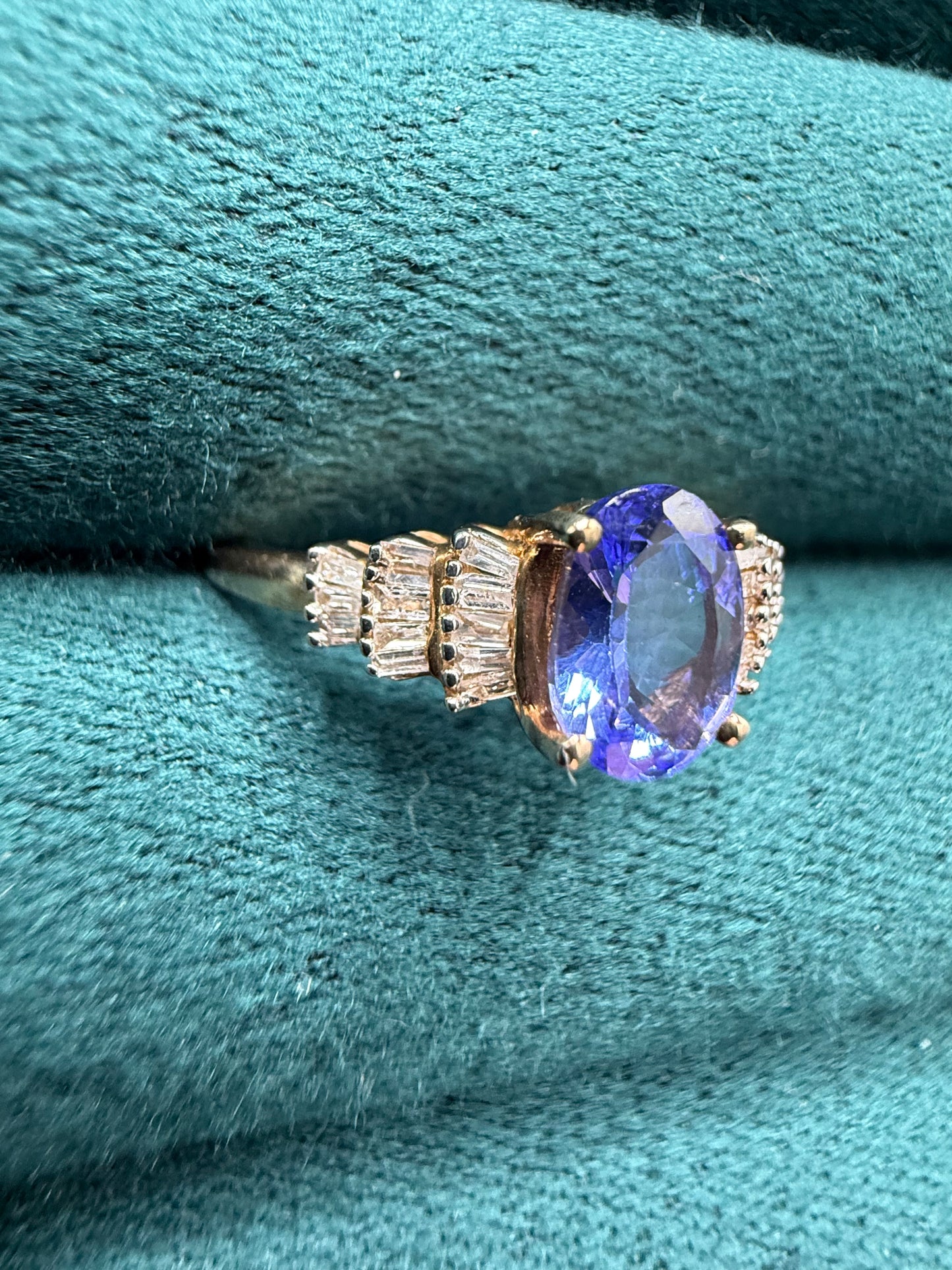 9ct gold garnet pendant