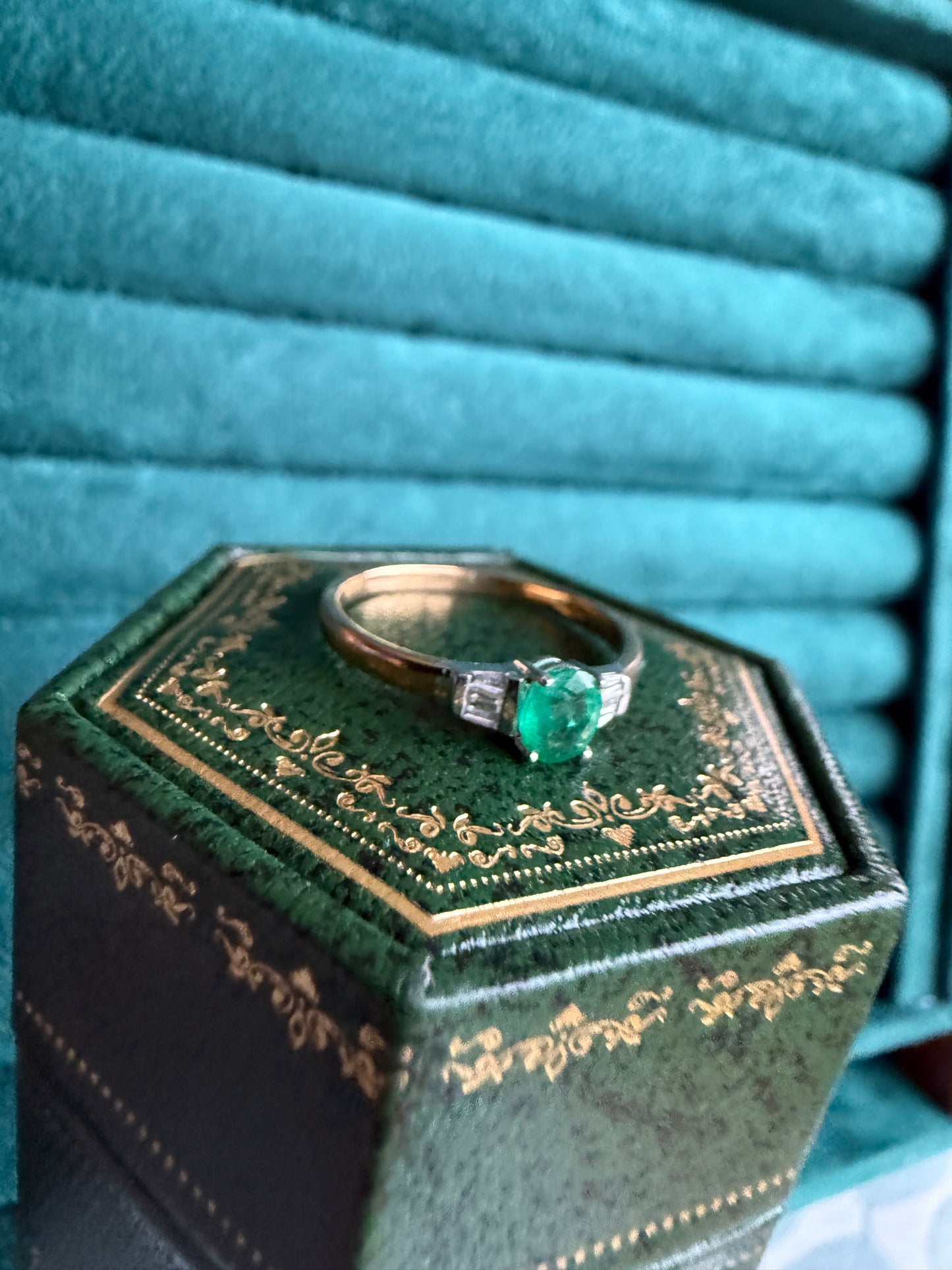 9ct gold emerald and baguette cut diamond ring