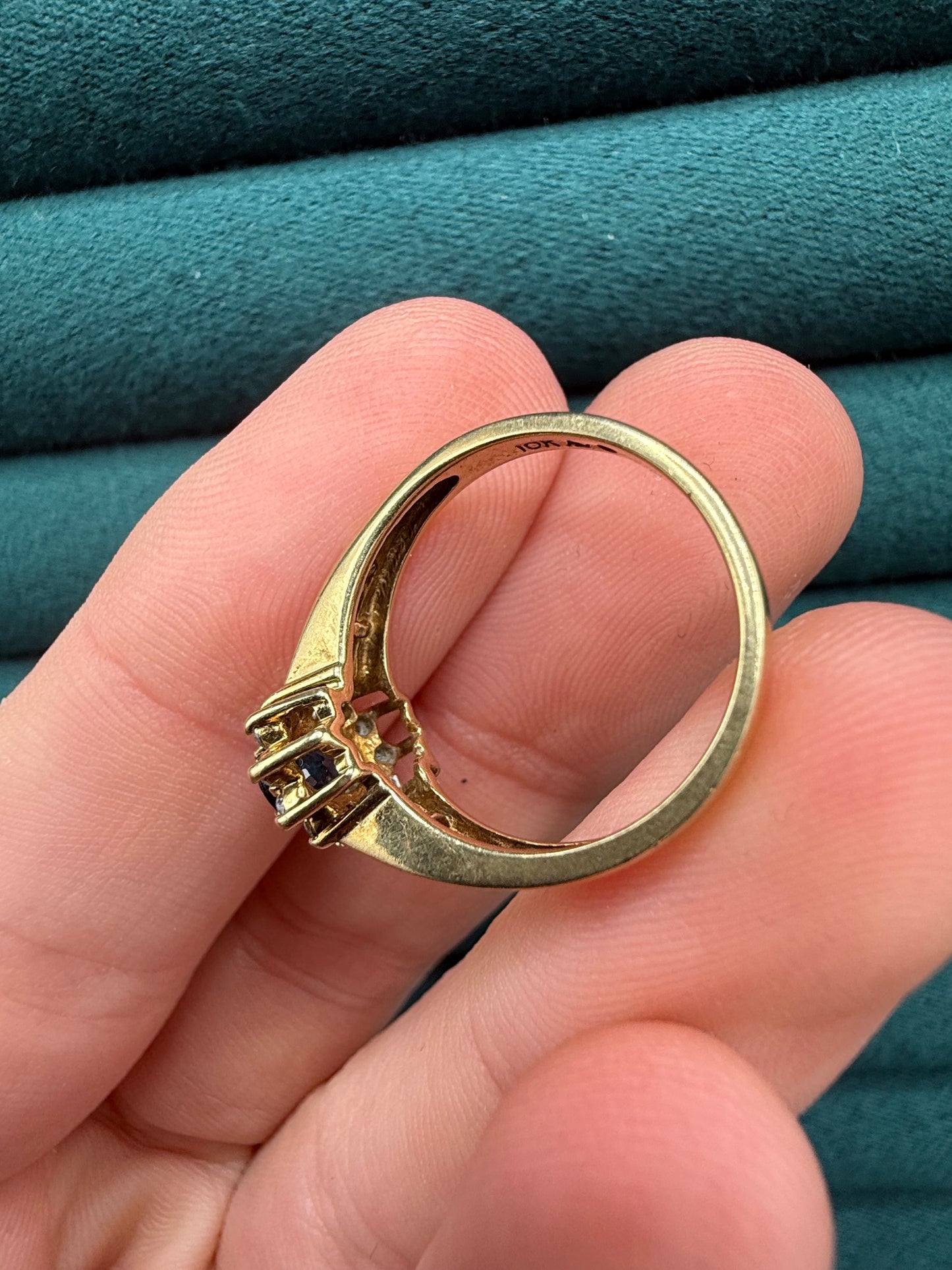 10ct gold sapphire and diamond ring