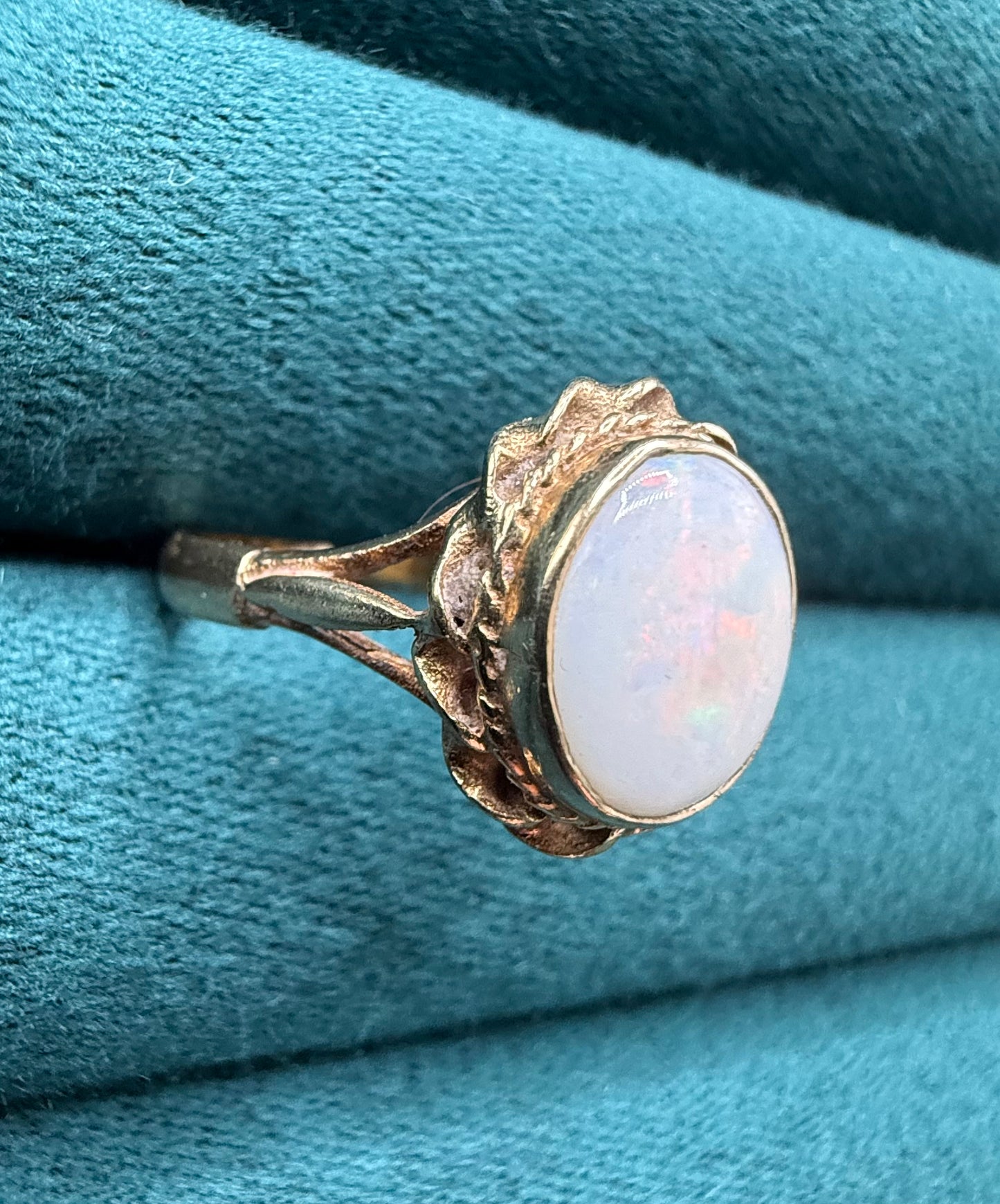 9ct gold opal ring