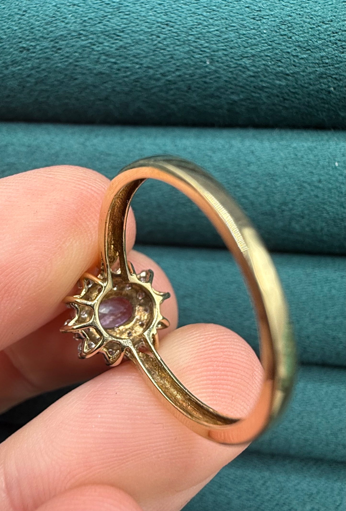 9ct gold tanzanite and diamond cluster ring