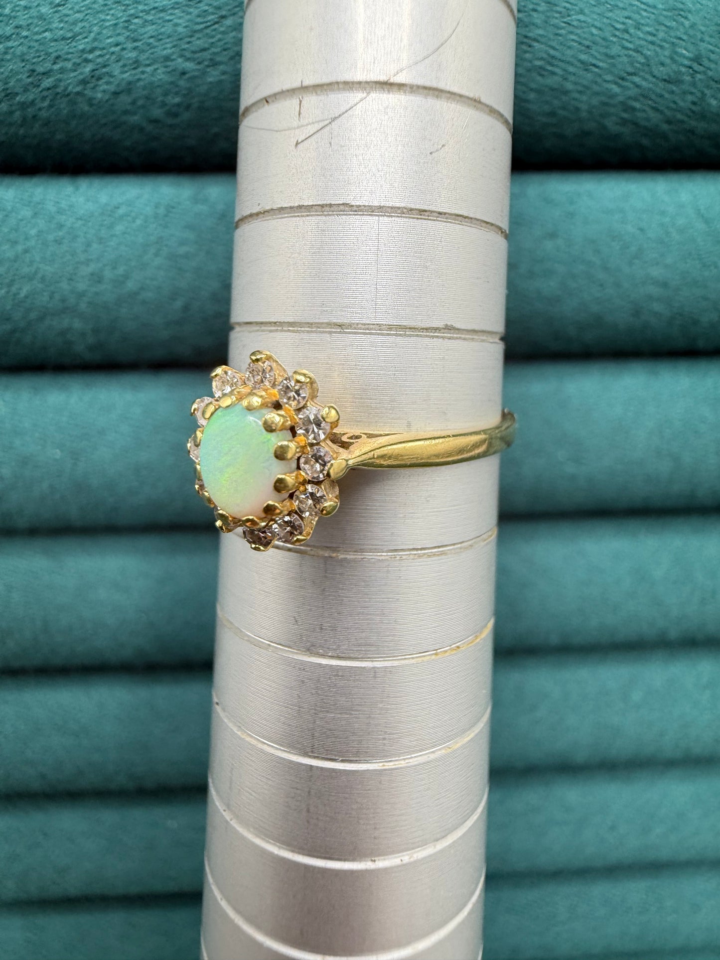 18ct gold opal and diamond ring