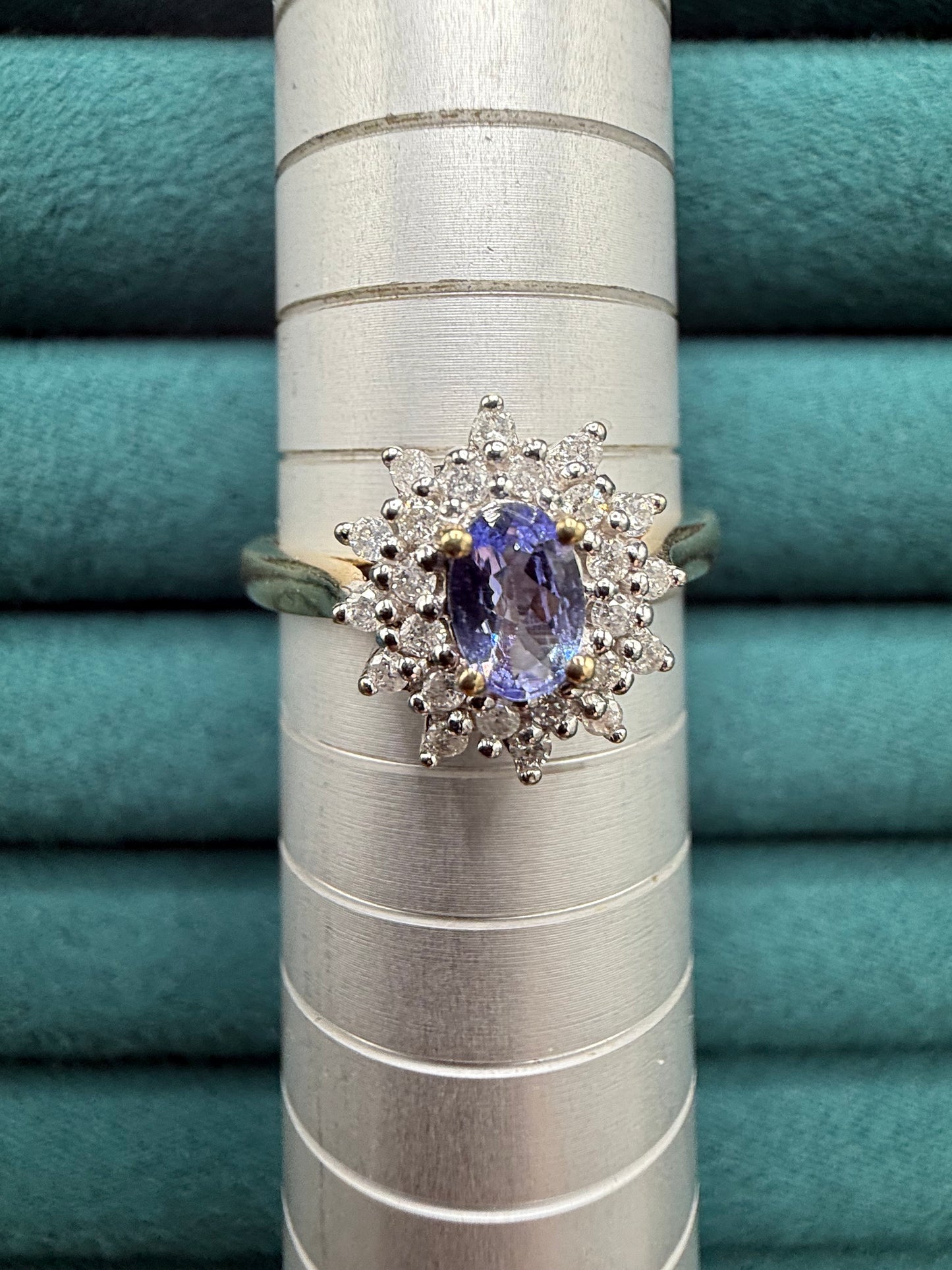 9ct gold tanzanite and diamond cluster ring
