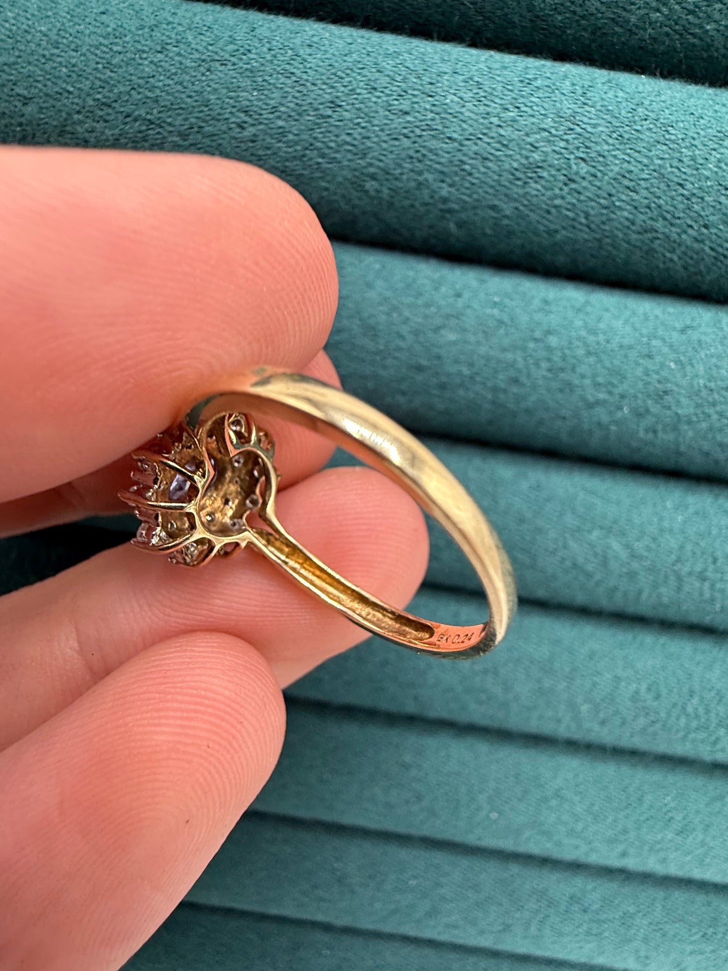 9ct gold tanzanite and diamond cluster ring