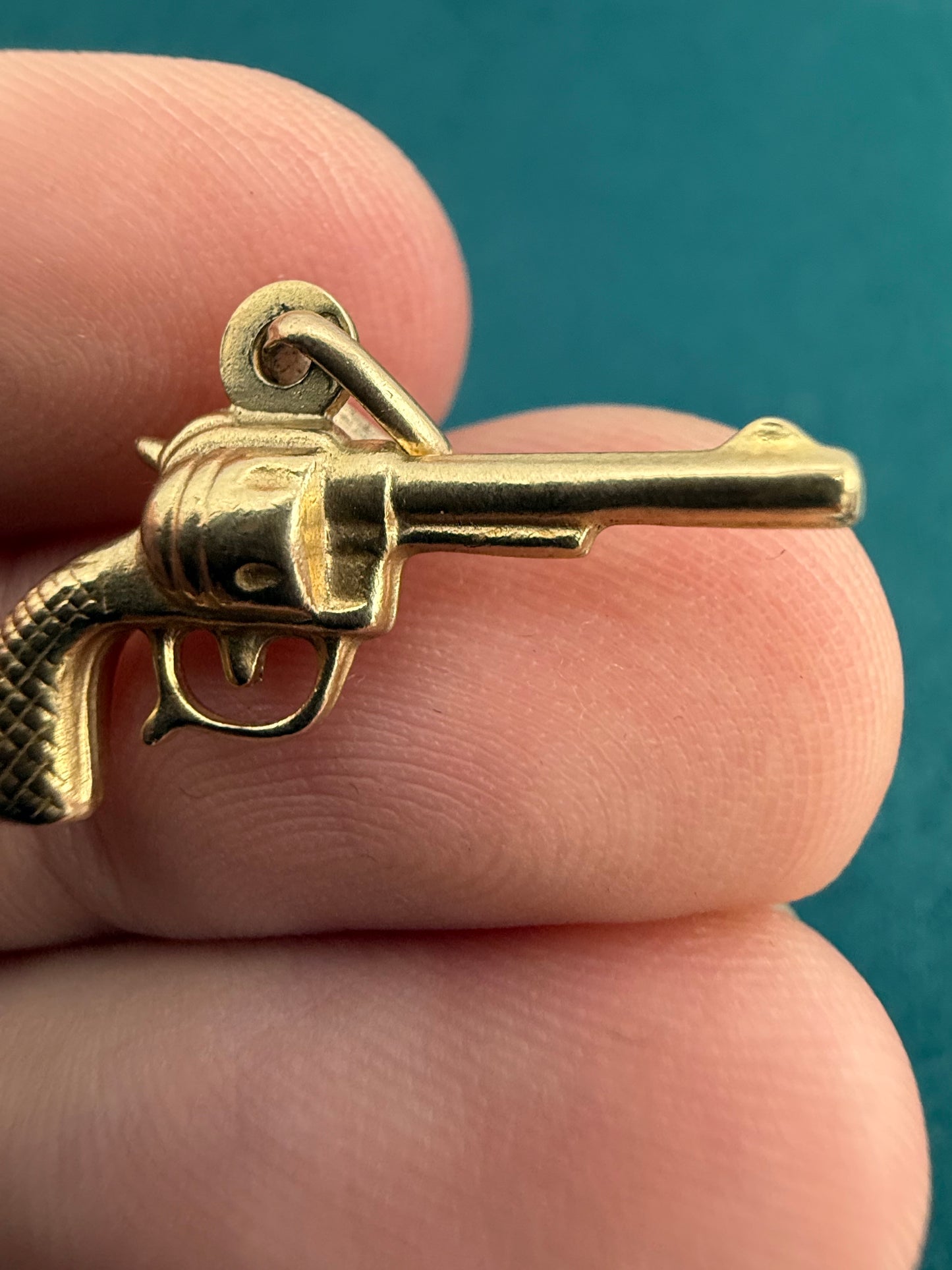 9ct gold revolver charm